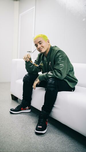 LIAM PAYNE & J BALVIN - FAMILIAR