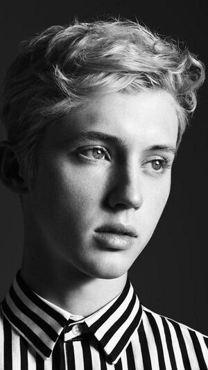 Kacey Musgraves feat. Troye Sivan - Glittery