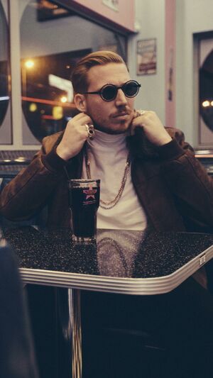 Alle Farben & HUGEL feat. FAST BOY - Castle