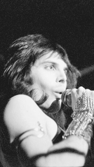 Queen - Thank God It's Christmas