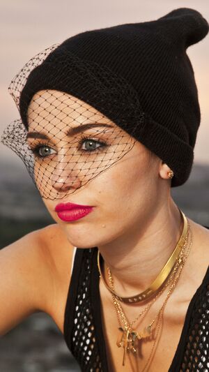 MILEY CYRUS - ADORE YOU