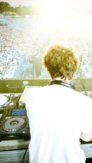 Lost Frequencies x Elley Duhé x X Ambassadors - Back To You