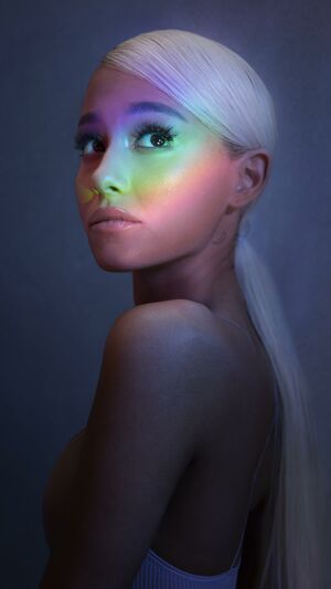 ARIANA GRANDE - BREAK UP WITH YOUR GIRLFRIEND, I'M BORED