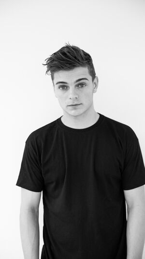 Martin Garrix & Ed Sheeran - Repeat It