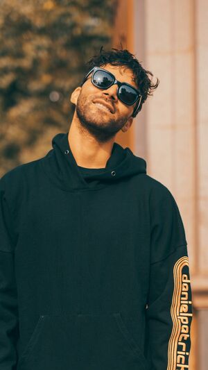 R3HAB & A TOUCH OF CLASS - ALL AROUND THE WORLD (LA LA LA)