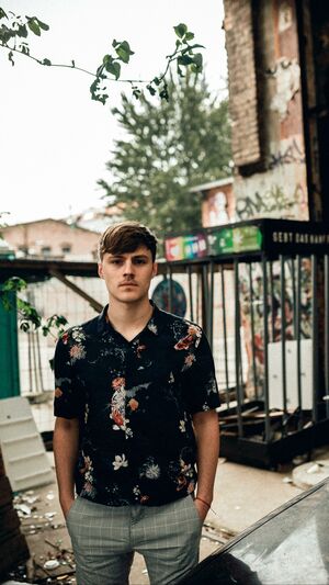 Tom Gregory - Never Look Back