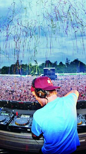 AVICII - ADDICTED TO YOU