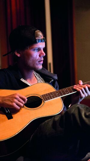 AVICII FT CHRIS MARTIN - HEAVEN