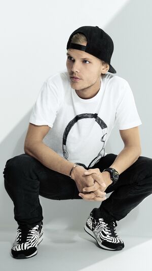 Avicii vs. Conrad Sewell - Taste The Feeling