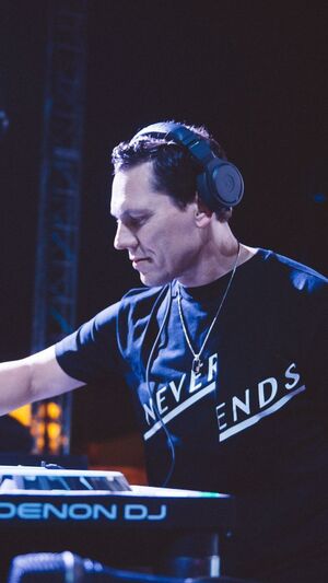 Farruko x Tiesto - Pepas (Tiesto Remix)