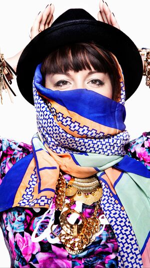 MARTERIA YASHA & MISS PLATNUM - LILA WOLKEN