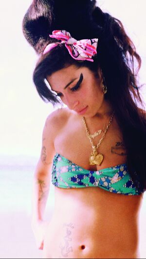 Amy Winehouse - Valerie (live in Berlin)