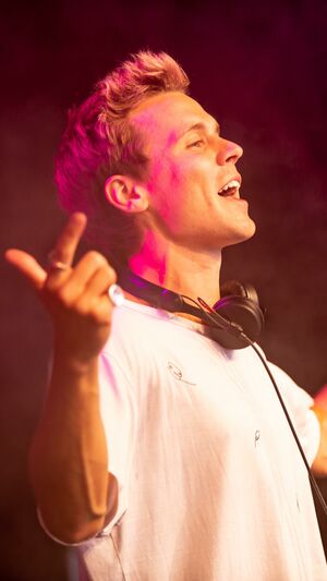 Felix Jaehn, JHart - Pride