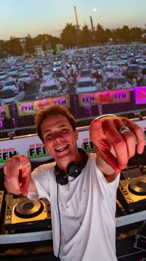 Felix Jaehn, JHart - Pride