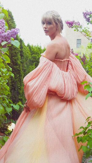 TAYLOR SWIFT - ACTUALLY ROMANTIC