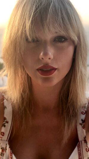 TAYLOR SWIFT - VIGILANTE SHIT