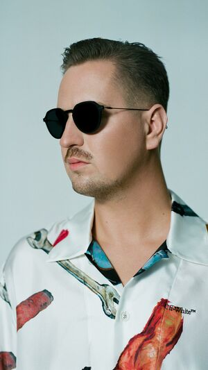 Robin Schulz & Dennis Lloyd - Young Right Now