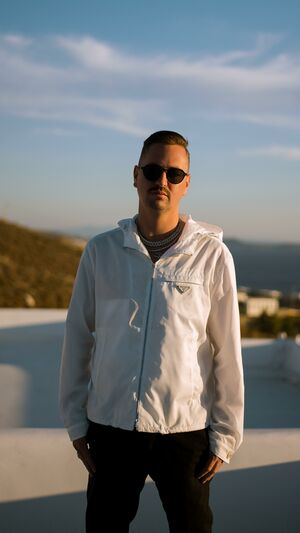 ROBIN SCHULZ & DAVID GUETTA FT CHEAT CODES - SHED A LIGHT