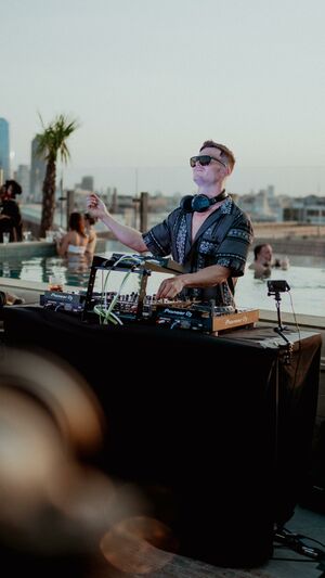 JOEL CORRY X RON CARROLL - NIKES