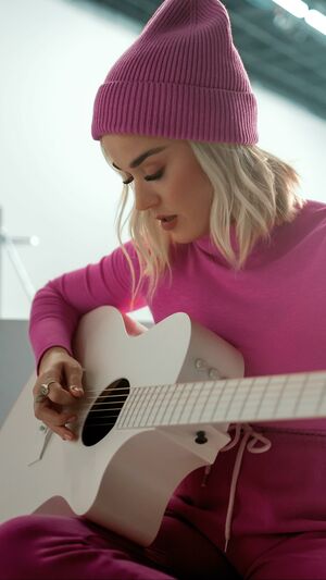 KATY PERRY - EVERY DAY IS A HOLIDAY