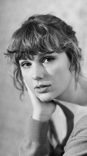 TAYLOR SWIFT - MAROON