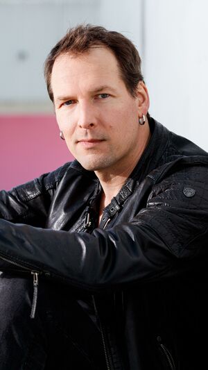 Riku Rajamaa - Hold Me Close