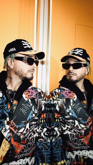 24KGOLDN FT JUSTIN BIEBER, J BALVIN & IANN DIOR - MOOD (REMIX)