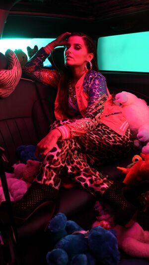 Nelly Furtado - Maneater