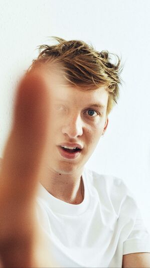 George Ezra - Hold My Girl
